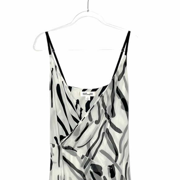 DVF | V-Neck Crossover Silk Dress Chatham Print 6 - Picture 5 of 5